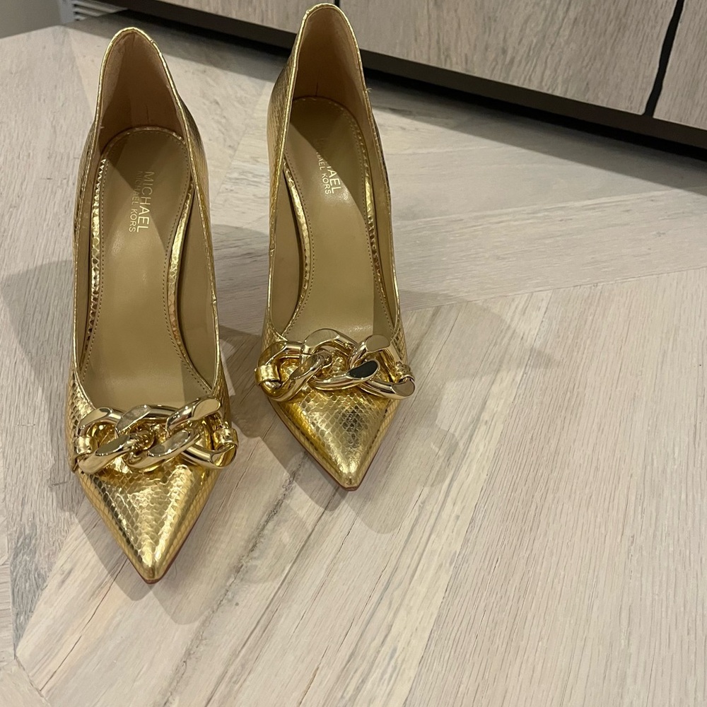 Like new Micheal Kors heels!